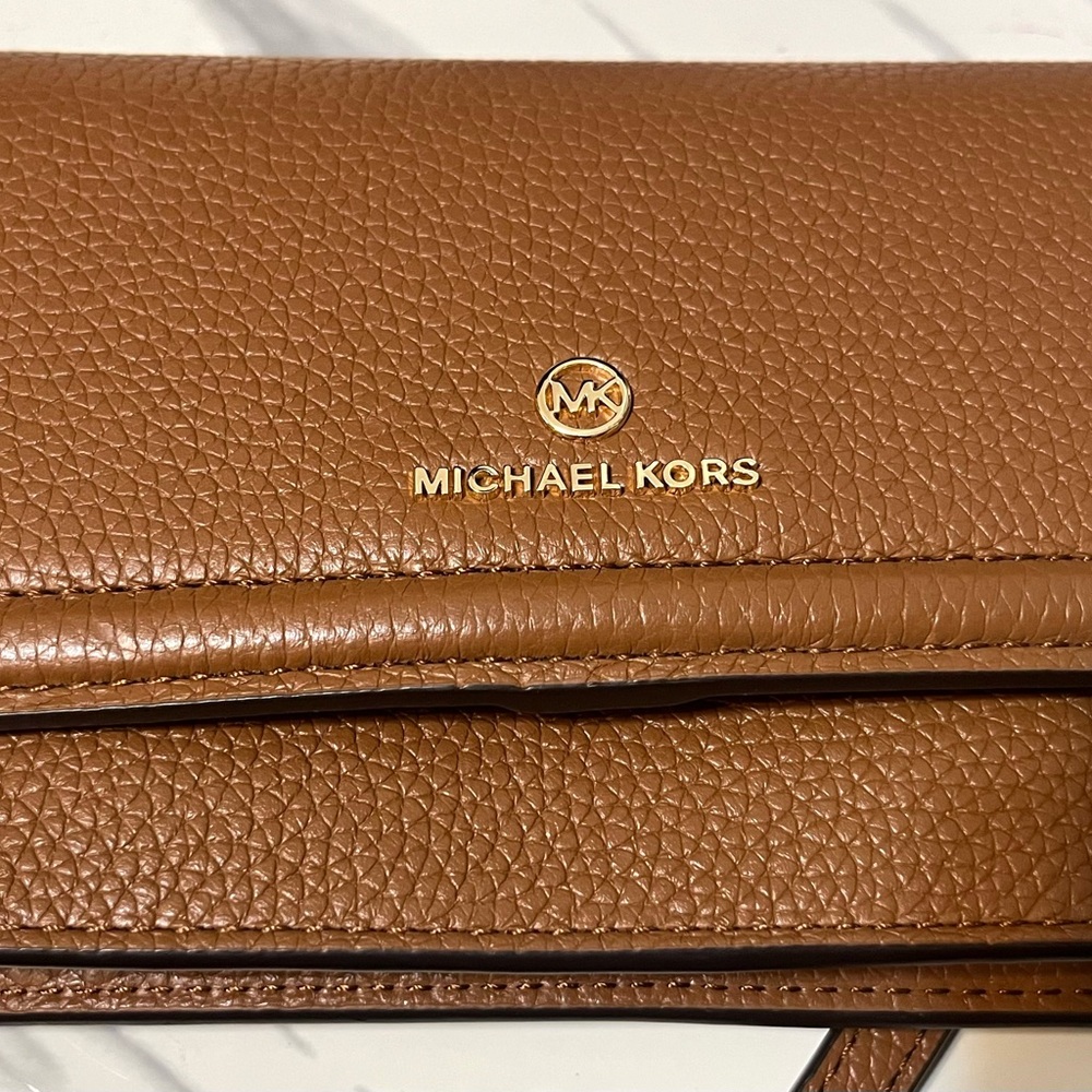 Michael Kors Tan Leather Bag with Gold Hardware - Picture 3 of 15